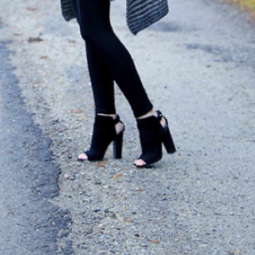 • V I N C E • ‘Addison’ Suede Boot - Picture 6 of 7